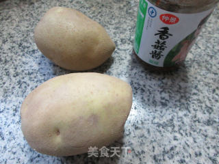 香菇酱炒土豆步骤1 香菇酱炒土豆步骤1