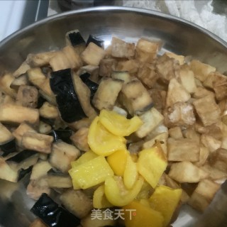 家常地三鲜(挂粉芡少油节省时间版)—配米饭吃的香鲜下饭菜步骤5 家常地三鲜(挂粉芡少油节省时间版)—配米饭吃的香鲜下饭菜步骤5