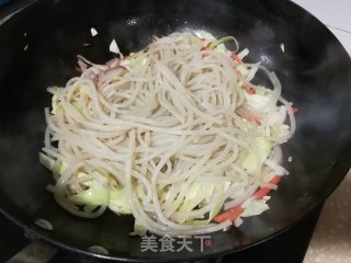 包菜肉丝炒粉条步骤8