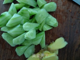 炒龙虾尾步骤2