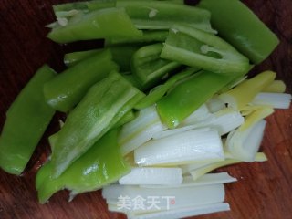 辣椒炒卤鸡胗步骤3