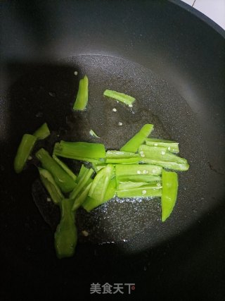辣椒炒卤鸡胗步骤4