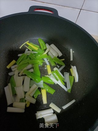 辣椒炒卤鸡胗步骤5