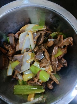 辣椒炒卤鸡胗步骤8