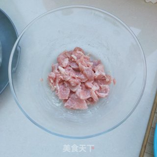 酸菜、白萝卜炒肉步骤2