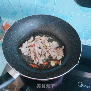 酸菜、白萝卜炒肉步骤4