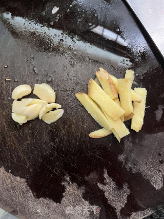 黄豆酱焖泥猛鱼步骤2