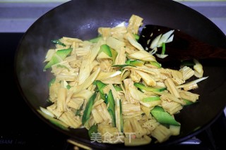 黄瓜茭白炒腐竹步骤8 黄瓜茭白炒腐竹步骤8