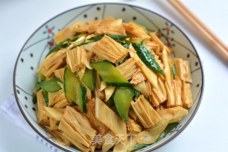 黄瓜茭白炒腐竹步骤9 黄瓜茭白炒腐竹步骤9