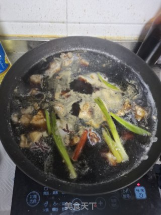 胡萝卜土豆炖脆骨步骤2