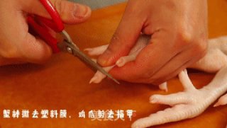 跟大厨偷师的鸡翅鸡爪煲,实测真香,冬天来上一锅幸福到冒泡步骤5 跟大厨偷师的鸡翅鸡爪煲,实测真香,冬天来上一锅幸福到冒泡步骤5