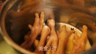 跟大厨偷师的鸡翅鸡爪煲,实测真香,冬天来上一锅幸福到冒泡步骤7 跟大厨偷师的鸡翅鸡爪煲,实测真香,冬天来上一锅幸福到冒泡步骤7