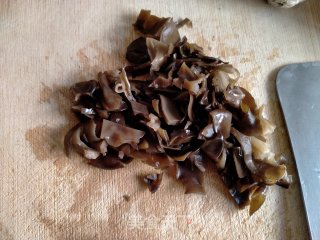 蒜薹丁酱炒肉末花生米步骤2