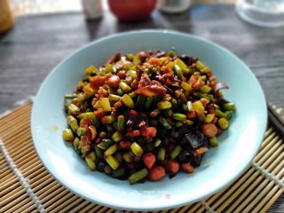 蒜薹丁酱炒肉末花生米步骤9