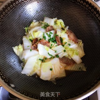 腊肠炒白菜步骤6