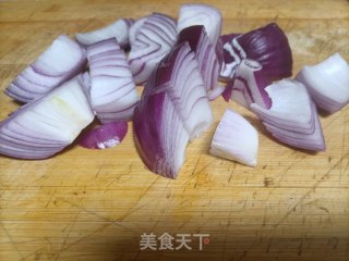 洋葱木耳炒蒜苔步骤2
