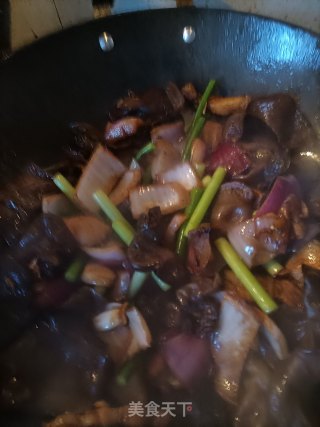 洋葱木耳炒蒜苔步骤16