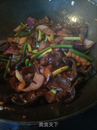 洋葱木耳炒蒜苔步骤19