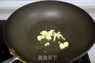 轻脂开胃又清肠的辣椒炒香菇步骤3