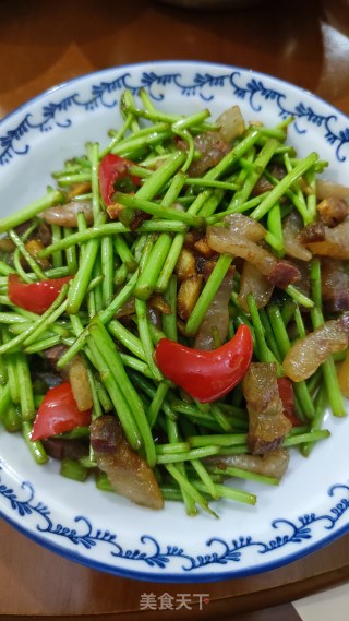 蓠蒿炒腊肉步骤7