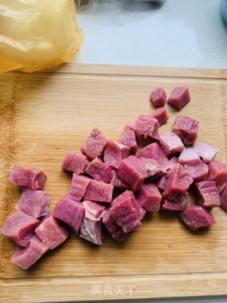 咖喱牛肉炖土豆步骤1 咖喱牛肉炖土豆步骤1