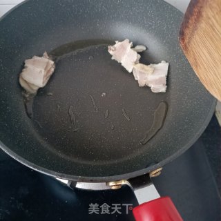 回锅肉炒圆椒步骤5