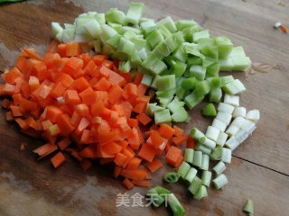彩蔬炒鸡丁步骤5