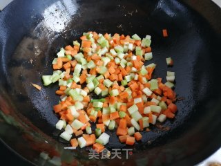 彩蔬炒鸡丁步骤7