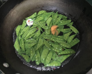 荷兰豆炒肉丝步骤7
