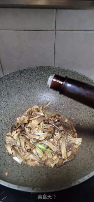 瘦肉炒鹿茸菇步骤8