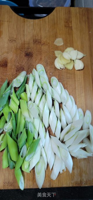 大葱炒黑木耳肉片步骤3 大葱炒黑木耳肉片步骤3