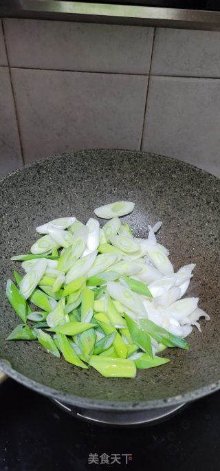 大葱炒黑木耳肉片步骤8 大葱炒黑木耳肉片步骤8