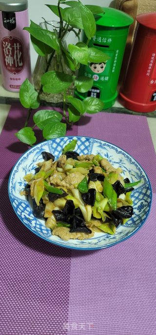 大葱炒黑木耳肉片步骤13 大葱炒黑木耳肉片步骤13