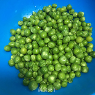 虾仁炒三色丁步骤3