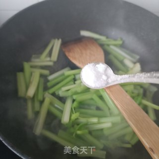 水炒芹菜步骤7