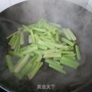 水炒芹菜步骤8
