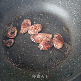 辣酱腊肠炒蒜黄步骤8 辣酱腊肠炒蒜黄步骤8