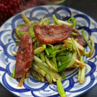 辣酱腊肠炒蒜黄步骤12 辣酱腊肠炒蒜黄步骤12