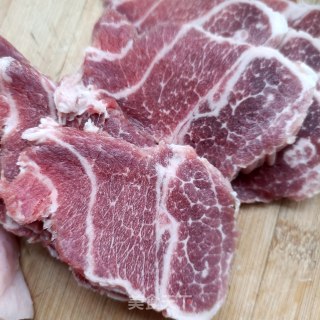 叉烧味煎肉步骤1
