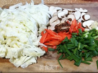 胡萝卜香菇炒白菜步骤1