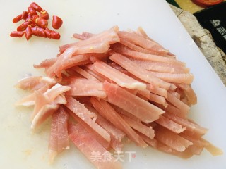 蒜黄炒肉丝步骤1