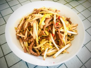 蒜黄炒肉丝步骤9