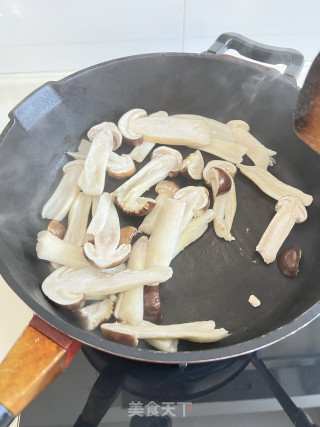 赤松茸炒腊肉步骤4