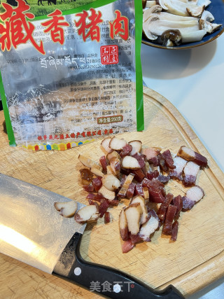 赤松茸炒腊肉步骤3