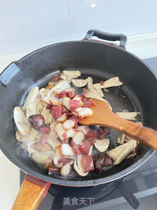 赤松茸炒腊肉步骤5