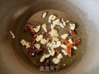 蒜蓉辣椒炒油菜苗步骤4