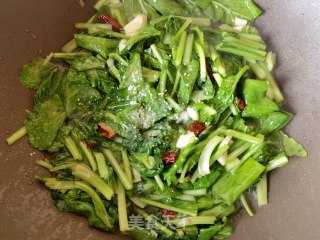 蒜蓉辣椒炒油菜苗步骤7