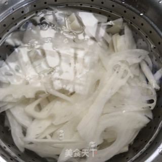 剁椒炒藕片步骤2 剁椒炒藕片步骤2