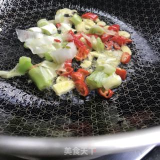 剁椒炒藕片步骤4 剁椒炒藕片步骤4