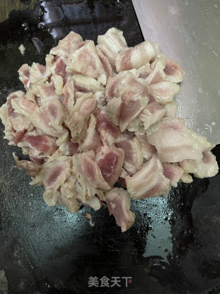 胡萝卜炒五花肉步骤1